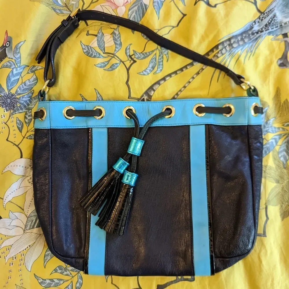 𝅺meredith Wendel powder blue and black pebbled leather bag euc